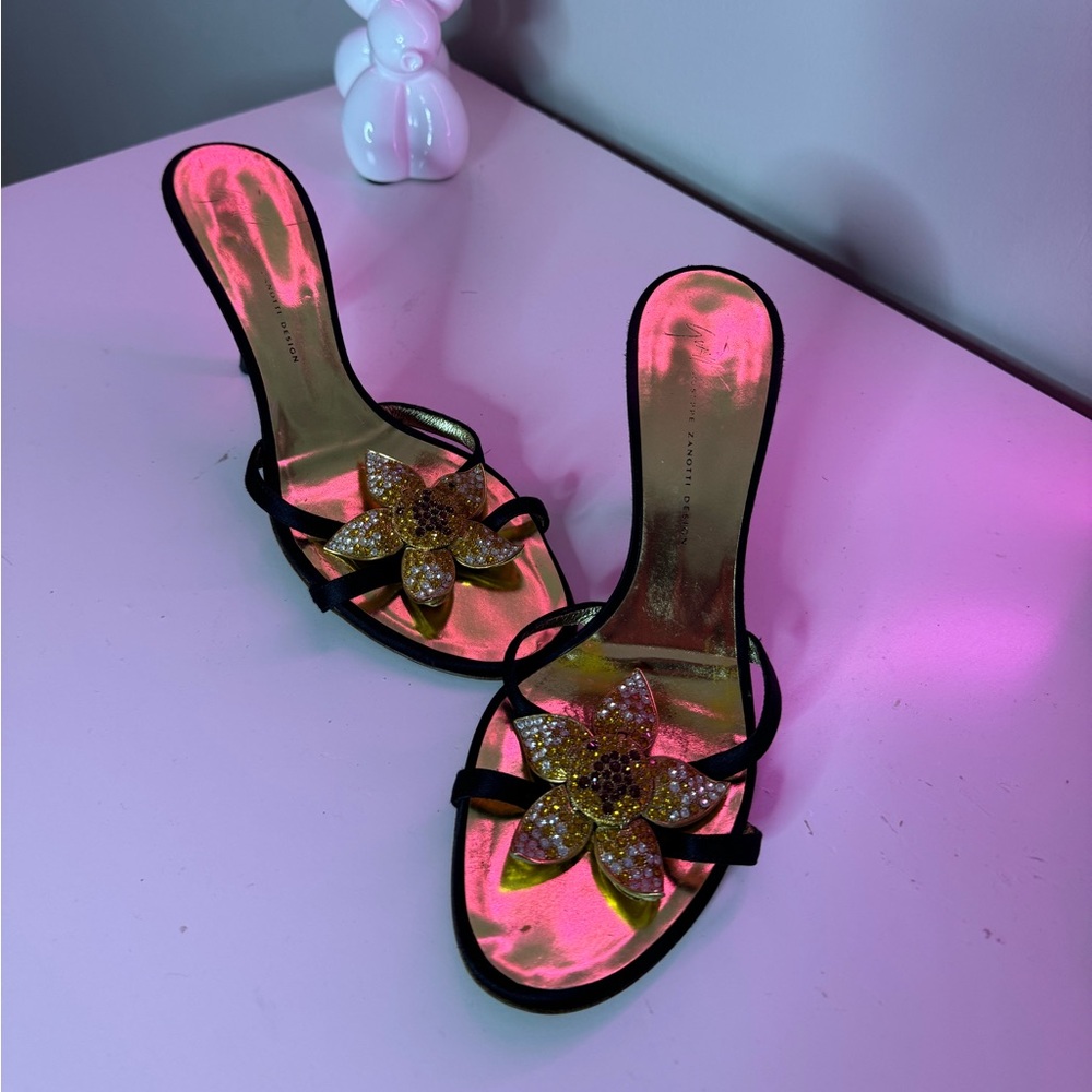 Giuseppe size 39 vintage kitten heels